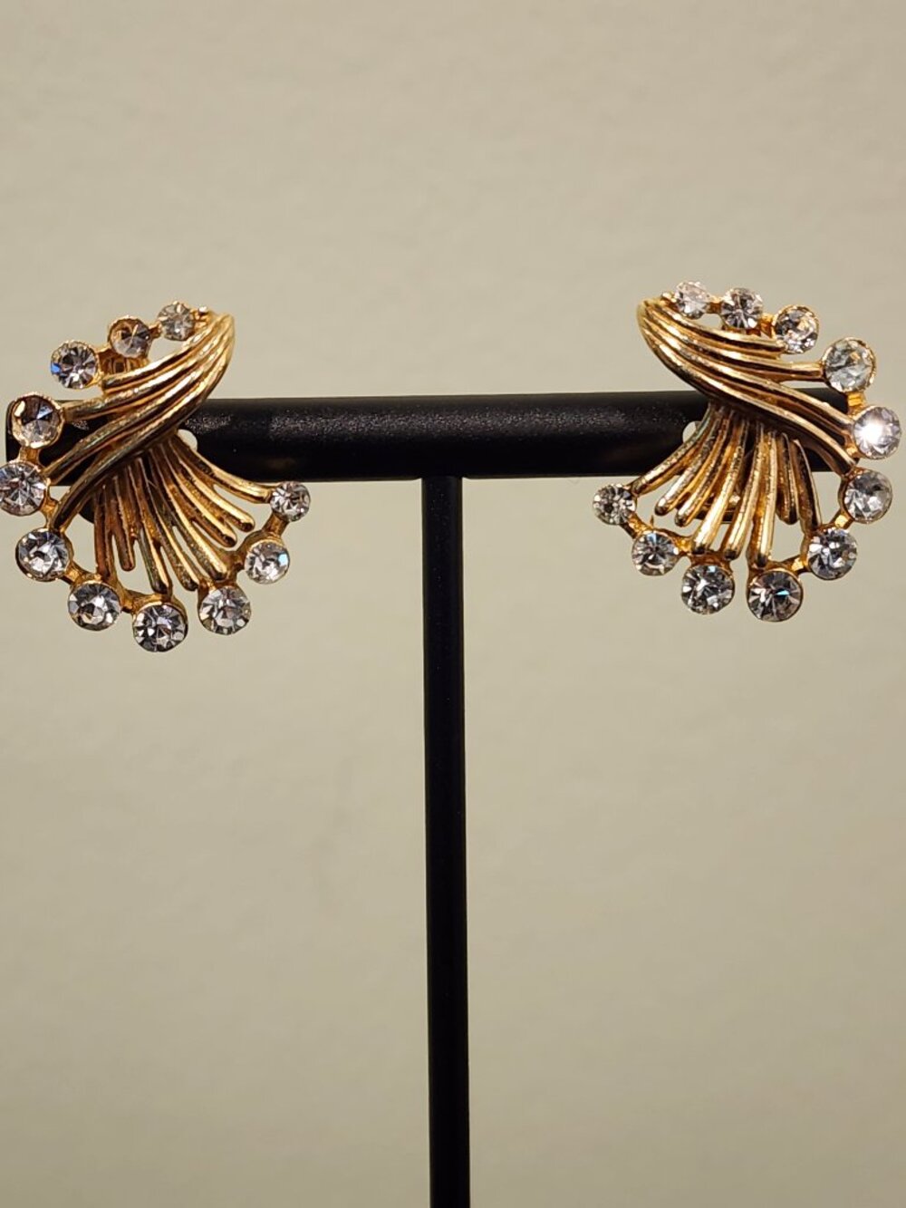 Vintage Crown Trifari Rhinestone Fan spray Clip-On Earrings